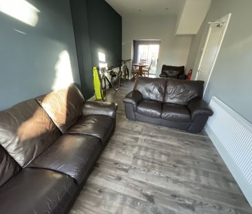 Room 1, Room in shared house, 123 Alexandra Park Avenue, Belfast, B... - Photo 4