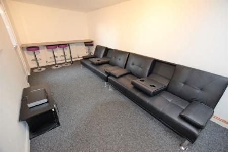 4 Bed Student Home - Edgar Road, Opposite CCCU - Photo 5