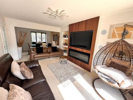 4 bedroom detached house to rent - Photo 2