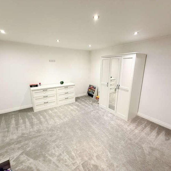 Lower Road, Hockley, SS5 - Photo 1