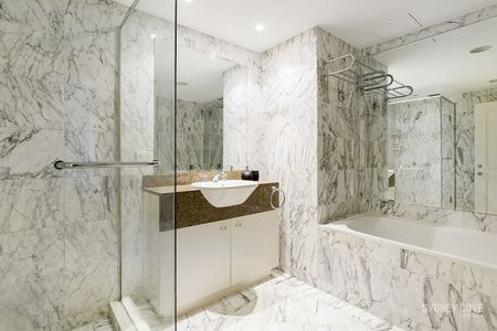 SOPHISTICATED CITY PAD | Furnished - Photo 4