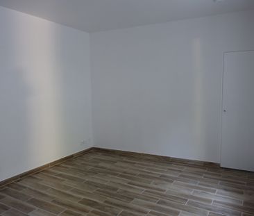 Buc Rue Louis Blériot - STUDIO - 28 m2 en RDJ, - Photo 4