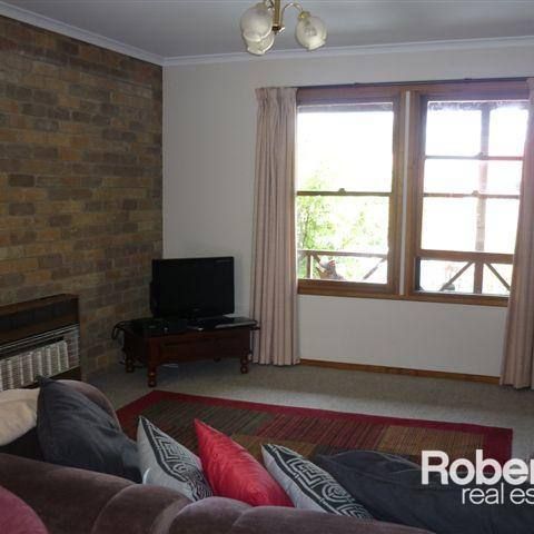 Neat Townhouse in Popular Location! - Photo 1