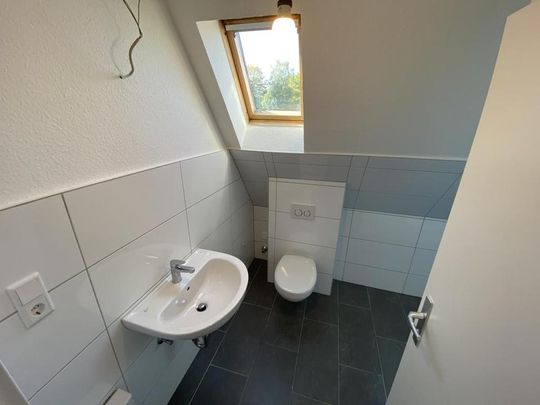 Einziehen und Wohlfühlen: Freundliche 3-Zimmer-Wohnung im Dachgeschoss - Foto 1