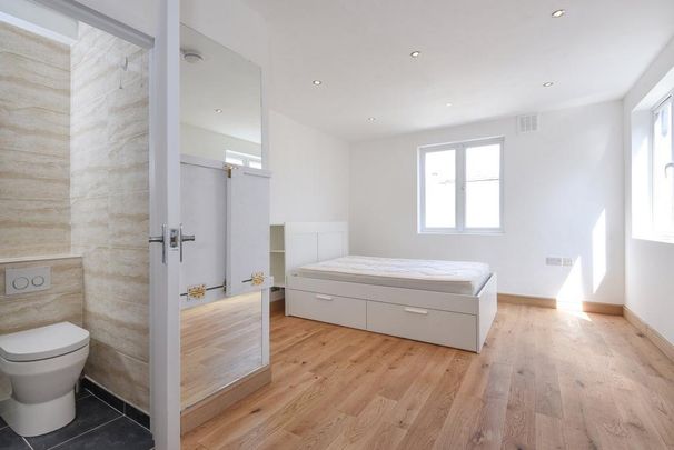 Studio to rent - Photo 1