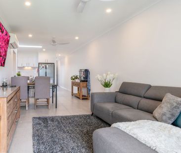 Low Maintenance Living in Award Winning Family Friendly Estate! - Photo 1