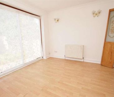 South Hayes, UB3 - Photo 4