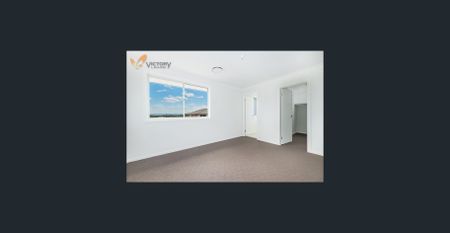 Park facing 4 bedroom house for rent in Schofields - Photo 2