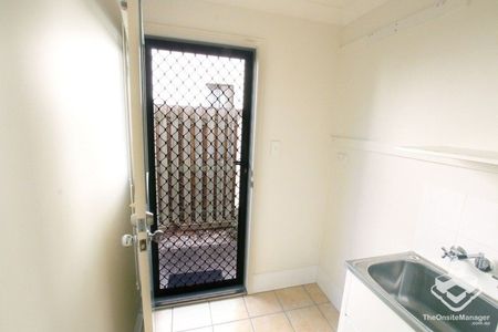 A 3 bedroom stand alone townhouse with double LU garage in sought after Corinda - Photo 2