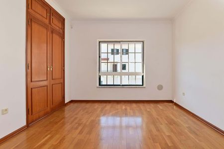 Rio de Mouro, Lisbon - Photo 2