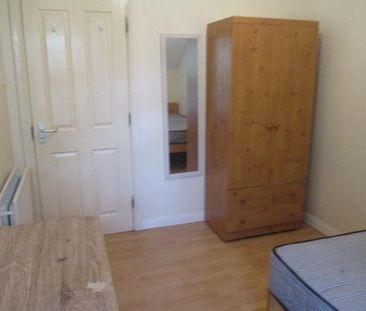 Upstairs Apartment, 79c University Avenue, Belfast, Belfast, BT7 1GX - Photo 4