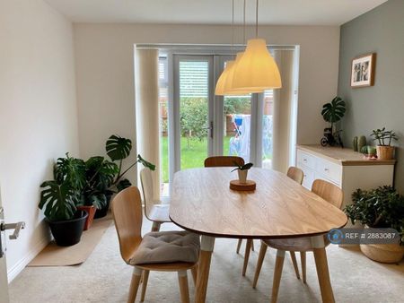4 bedroom detached house to rent - Photo 3
