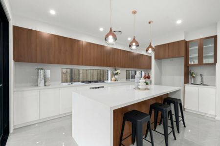 Stunning 5 Bedroom Home - Great Location! - Photo 5