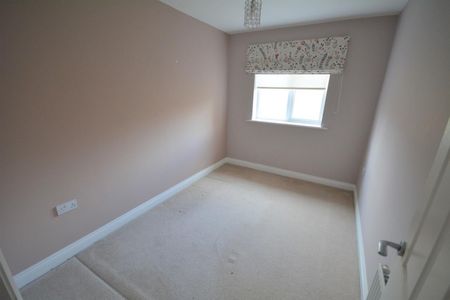 2 bedroom Flat To Let - Photo 2