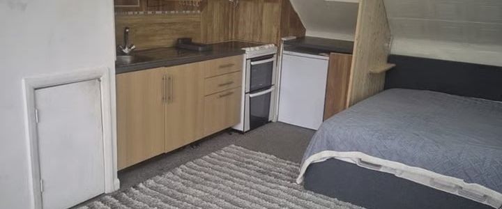Studio Flat, Eastern Avenue, IG2 - Photo 1