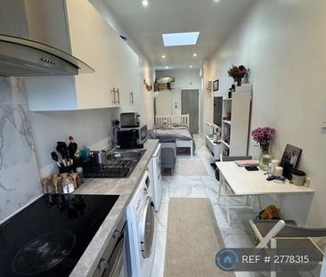 Studio to rent - Photo 2