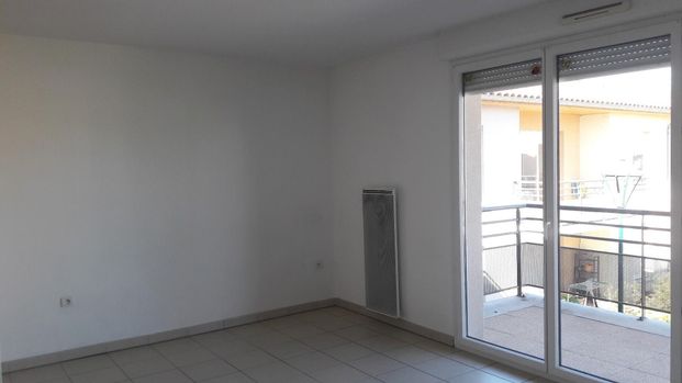 location Appartement T2 DE 42.65m² À ROQUETTES - Photo 1