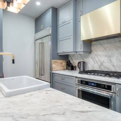 121 SORAUREN AVE. MAIN - MODERN 2BED/2BATH, PARKING, LAUNDRY - Photo 4