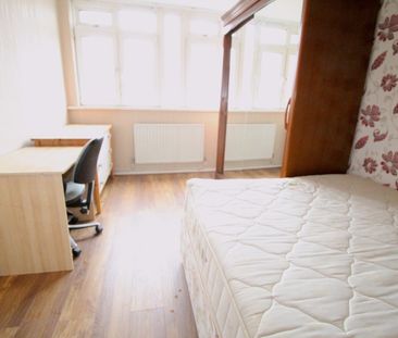Room in a Shared Flat, Martindale House, E14 - Photo 4