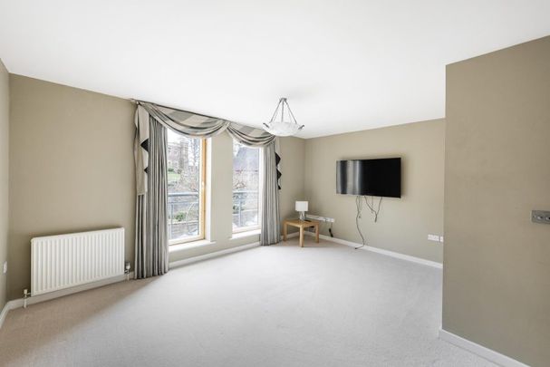 4 Bed House - Photo 1