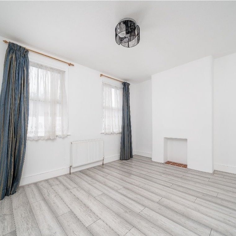 Warwick Road, LONDON - Photo 1