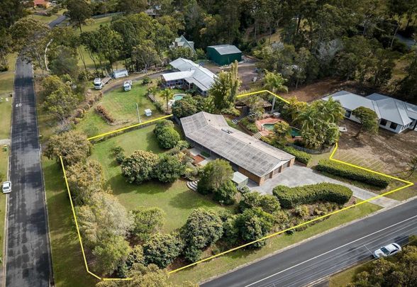Private Hinterland Retreat with Stunning Pool and Bali Hut - Photo 1