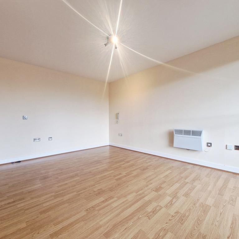 3 bedroom flat to rent - Photo 1