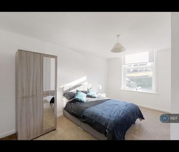 3 bedroom flat to rent - Photo 5