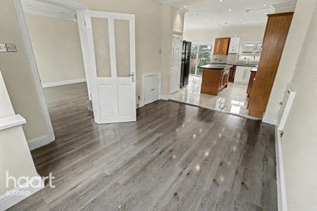 4 bedroom terraced house to rent - Photo 5