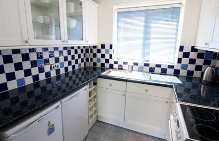 2 bedroom terraced house to rent - Photo 3