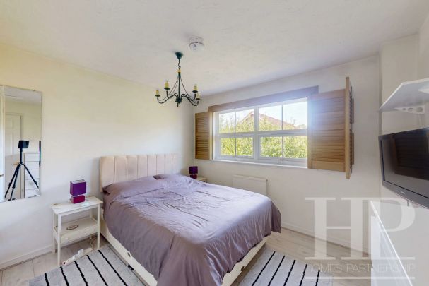 Franklin Road, Maidenbower, RH10 - Photo 1