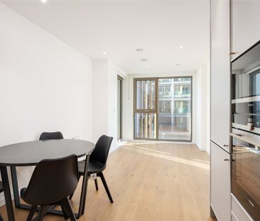 Upper Richmond Road, London, SW15 flat to rent - Photo 1