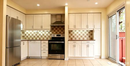 For Lease - 6905 Glory Court, Mississauga, Ontario - Photo 2