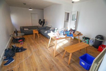 To Rent Wimborne Road, Winton, Bournemouth, BH9 £2,300 pcm Tenancy Info - Photo 2
