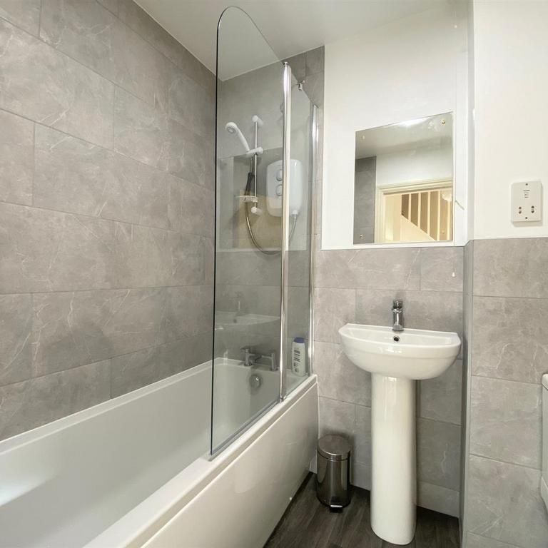 4 bedroom terraced house to rent - Photo 1