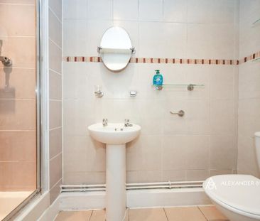 House to rent - Photo 4