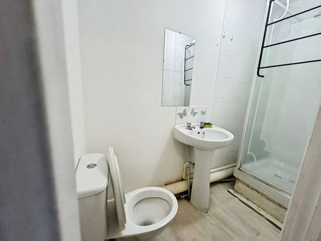 Studio Flat, Robinson Road, SW17 - Photo 4