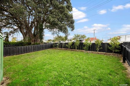 52O Pilkington Road, Panmure, Auckland - Photo 3