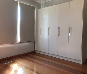 3-Bedroom Family Home in Prime Location - Photo 2