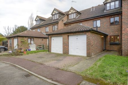 4 bedroom terraced house to rent - Photo 2