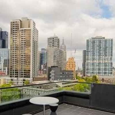 2 Bedroom / 1 Bathroom Penthouse - Photo 2