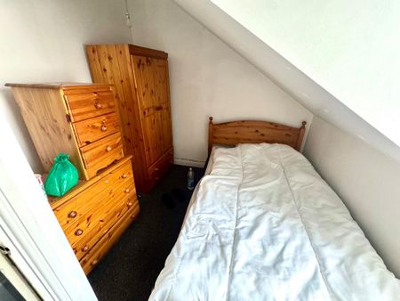 4 bedroom terraced house to rent - Photo 3
