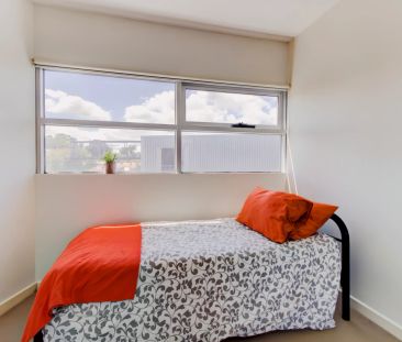 Large 1 Bedroom - Photo 5