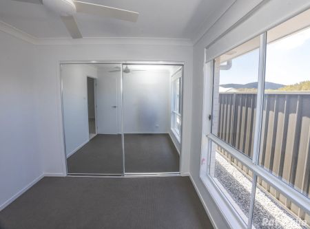 BRAND NEW 4-BEDROOM DUPLEX! - Photo 2