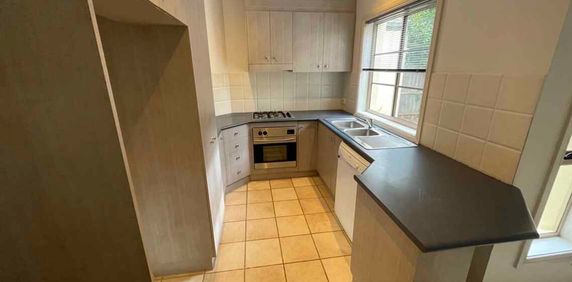 Three-Bedroom Home in Prime Location - Photo 2