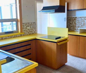 Tidy Three Bedroom Family Home - Photo 5