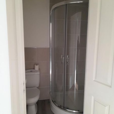 5 bedroom detached house to rent - Photo 2