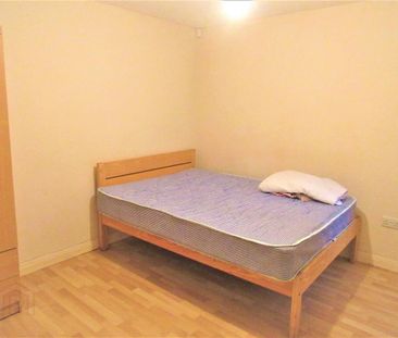 4 Bedroom Apartment, 66a Rugby Avenue, Queens Quarter, Belfast, BT7... - Photo 2