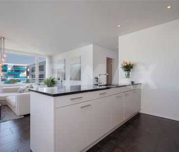 Moderne 2.5-Zimmer-Wohnung mit Balkon und Stadtblick in Schlieren - Photo 3