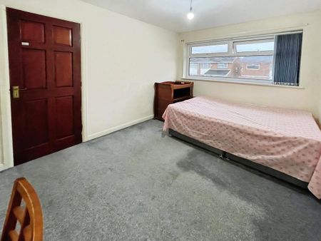 3 bedroom semi-detached house to rent - Photo 3